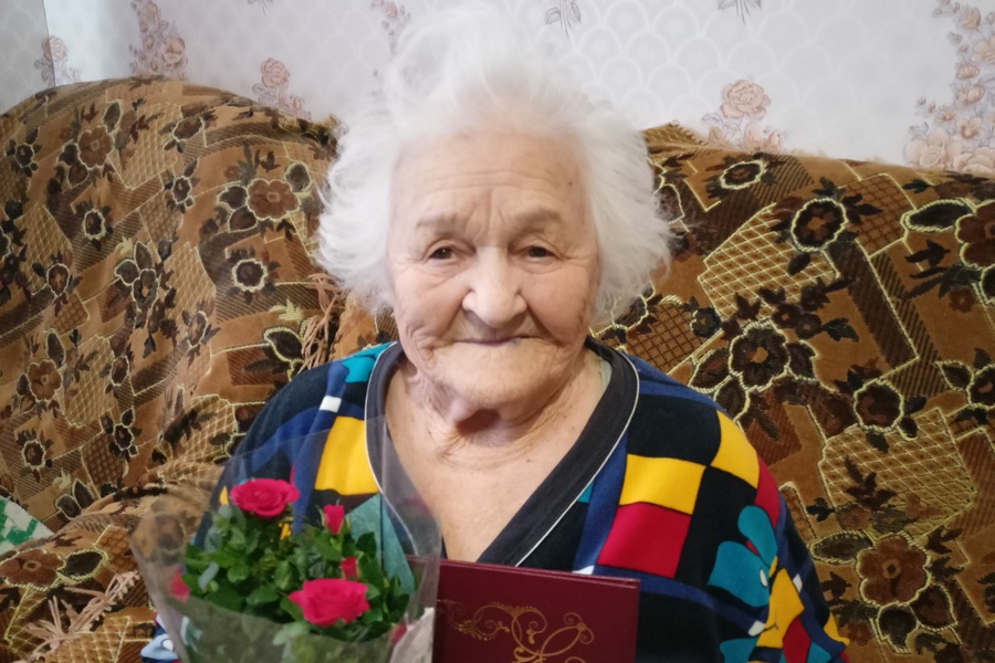 Встретила 90-летний юбилей с улыбкой на лице